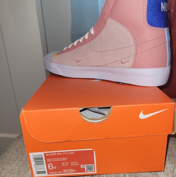 Multicolored Nike Sneaker - Picture 2 of 2